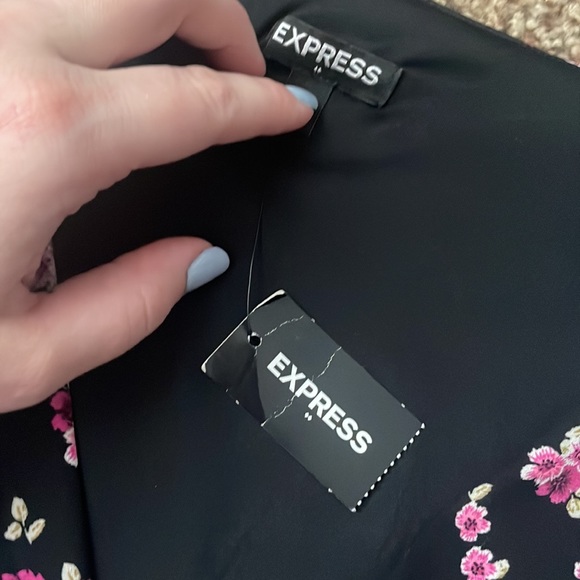 Black with pink Floral Shorts Romper Express size L - Picture 3 of 5